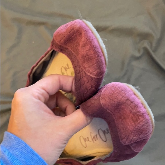 Cute cranberry Toms flats - Picture 2 of 5